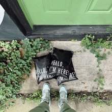 Cargar imagen en el visor de la galería, 25cm x 33cm Bolsa "Hello, Im Here Black" (100 Piezas)