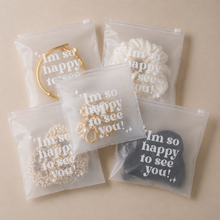 Cargar imagen en el visor de la galería, Bolsa de producto 16x16 cm | Frosted con zipper Im so happy to see you – Pack 100 piezas
