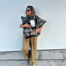 Cargar imagen en el visor de la galería, 35cm x 48cm Bolsa "Hello, Im Here Black" (100 Piezas)