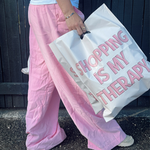 Cargar imagen en el visor de la galería, 35cm x 45cm Shopping is my Therapy (100 Piezas)