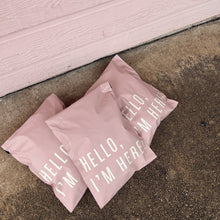 Cargar imagen en el visor de la galería, Bolsa de envío 25x33 cm | Hello I'm Here Pink – Pack 100 piezas