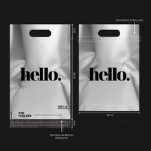 Cargar imagen en el visor de la galería, 30cm x 35cm Bolsa con Agarradera "Hello- Plateada Negra Premium" (100 Piezas)
