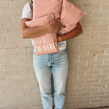 Cargar imagen en el visor de la galería, 25cm x 33cm Bolsa &quot;Hello, Im Here Pink&quot; (100 Piezas)
