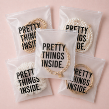 Cargar imagen en el visor de la galería, Bolsa de producto 16x16 cm | Frosted con zipper Pretty Things Inside – Pack 100 piezas
