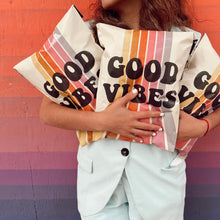 Cargar imagen en el visor de la galería, Bolsa de envío 25x33 cm | Good Vibes – Pack 100 piezas
